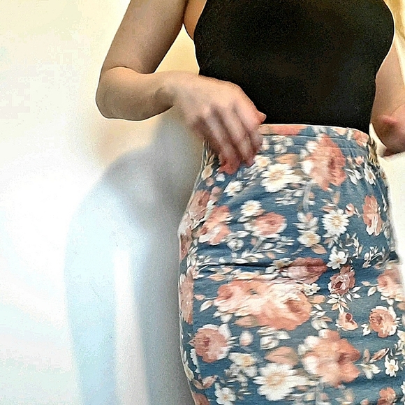 🍭3 x $25* REBEL SUGAR Floral Skirt Sz Lrg - Picture 2 of 7